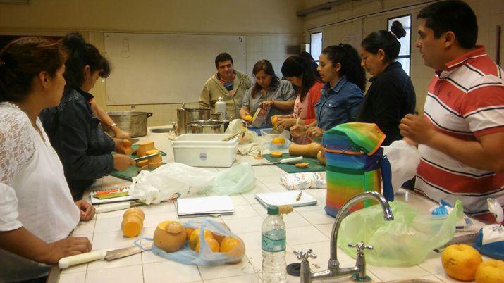 Capacitaron a teacutecnicos en la elaboracioacuten de diversos dulces