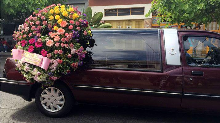 Dieron un emotivo adioacutes a las viacutectimas del femicida de Mendoza