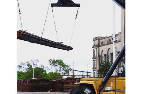 Macri anuncioacute la llegada de rieles para Santiago