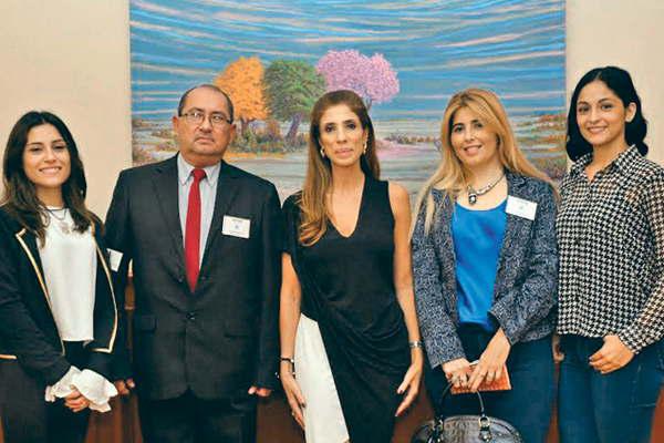 Claudia de Zamora recibioacute a integrantes de la Asociacioacuten de Trasplante y Vida de la provincia 