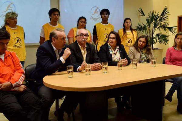 Por primera vez Santiago seraacute sede del Torneo Nacional de Hockey Social para damas y caballeros
