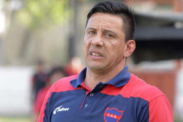 Joseacute Yocca con algunas dudas para enfrentar a Villa Cubas