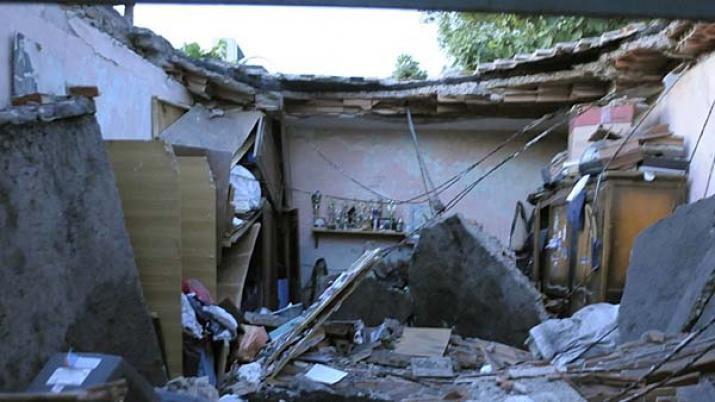 Una mujer y seis menores se salvaron de milagro por el derrumbe de su casa