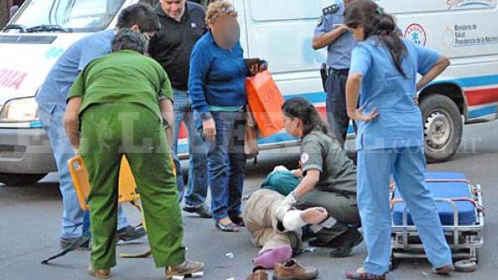 Se desprendioacute el cartel de un galpoacuten e hirioacute a una mujer