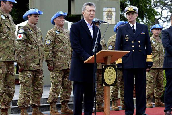 Macri despidioacute a los Cascos Azules que viajaraacuten a Haitiacute y destacoacute el profesionalismo de los militares argentinos 