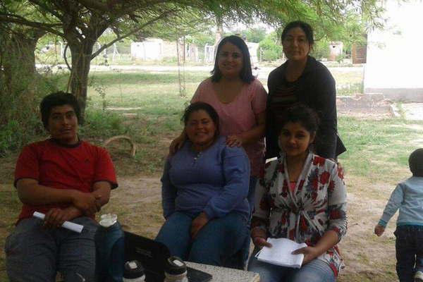 Incentivan a joacutevenes rurales para vender sus productos