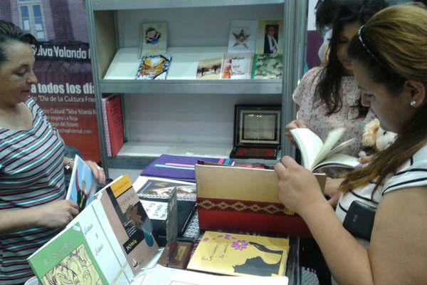 El stand de la sala Pocha Ramos en la Feria del Libro generoacute una fuerte proyeccioacuten cultural