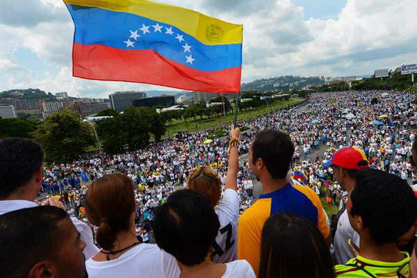 Hubo al menos 39 detenidos y 20 heridos en las marchas contra el gobierno de Nicolaacutes Maduro