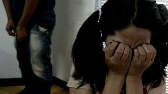 Denuncian a un sujeto que abusaba a su vecina cuando teniacutea 8 antildeos