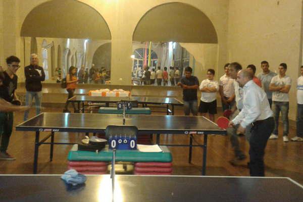 Se abrioacute escuela de tenis de mesa en La Banda 