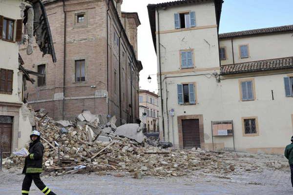 Miles de personas no tienen donde dormir luego del violento terremoto en la zona central de Italia