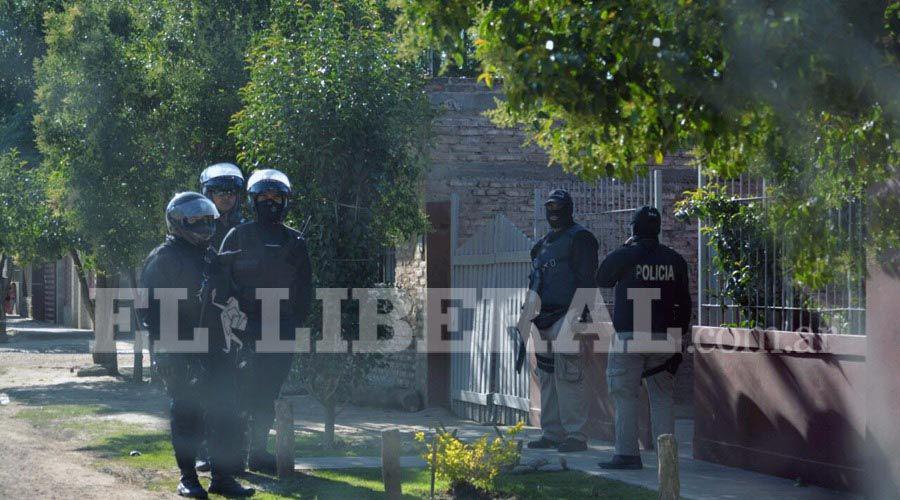 Friacuteas- Seis detenidos en allanamientos por drogas