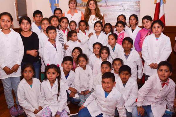 Alumnos de Cantildeada Escobar visitaron a la gobernadora