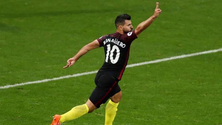 Con un doblete del Kun el City le ganoacute al Bromwich