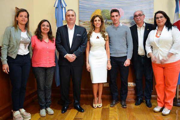 La gobernadora recibioacute al campeoacuten oliacutempico en Riacuteo 2016 Matiacuteas Paredes