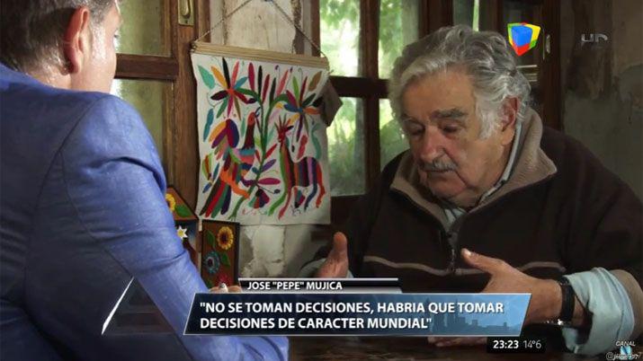 Mujica- Cristina tiene una forma de ser y yo estoy en la vereda de enfrente
