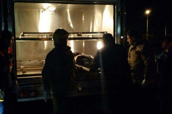 Automovilista perdioacute la vida en el acto al chocar de frente con un camioacuten