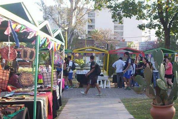 Hoy se realiza la Feria de Artesanos