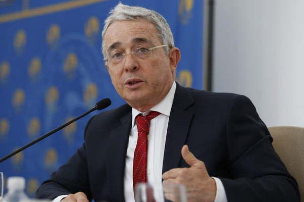 Uribe dice que se abren posibilidades para cambios en acuerdos de paz con las Farc