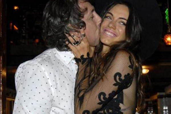 Emilia Attiacuteas y el Turco Naim estaacuten felices con la llegada de su primera hija Gina  