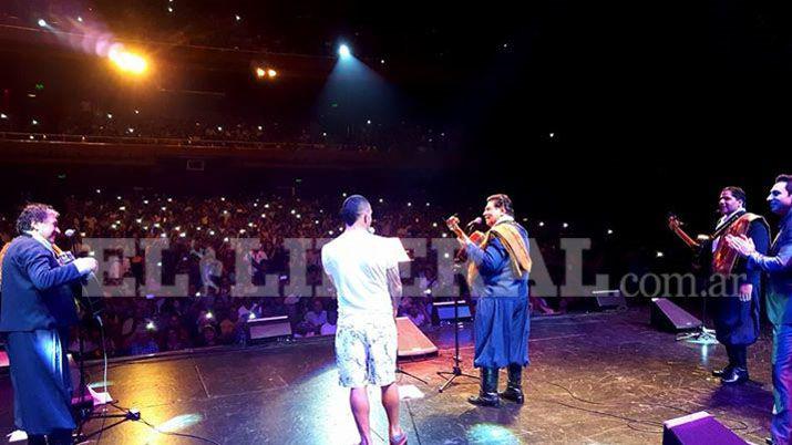 Carlitos Tévez fue a ver a Los Manseros