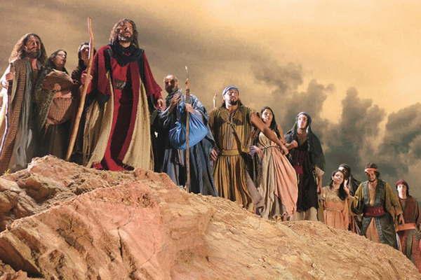 Hay Moiseacutes para rato- Telefeacute ya comproacute la segunda temporada