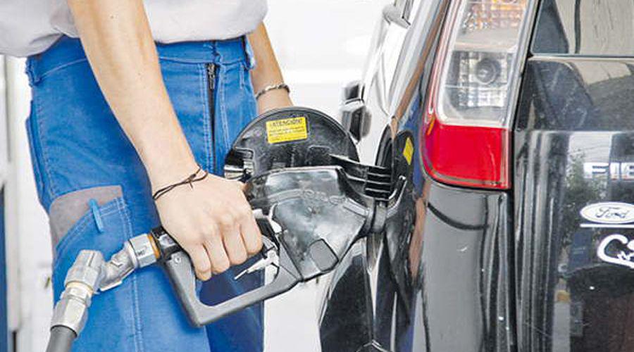 Se frenoacute el aumento de los combustibles