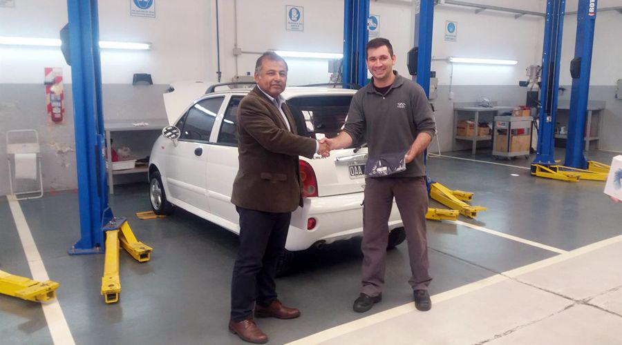 El santiaguentildeo elegido el mejor mecaacutenico del mundo estaacute en el paiacutes