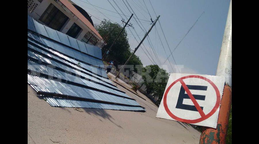 Fuertes raacutefagas de viento causaron dantildeos en Quimiliacute