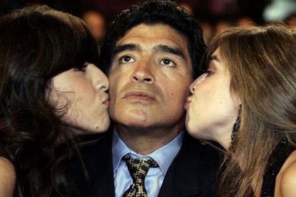 Explotoacute Diego Maradona contra Dalma y Gianinna 