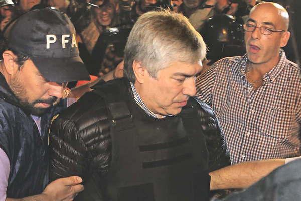 Cruce entre el abogado de Lzaro Bez y el de sus hijos