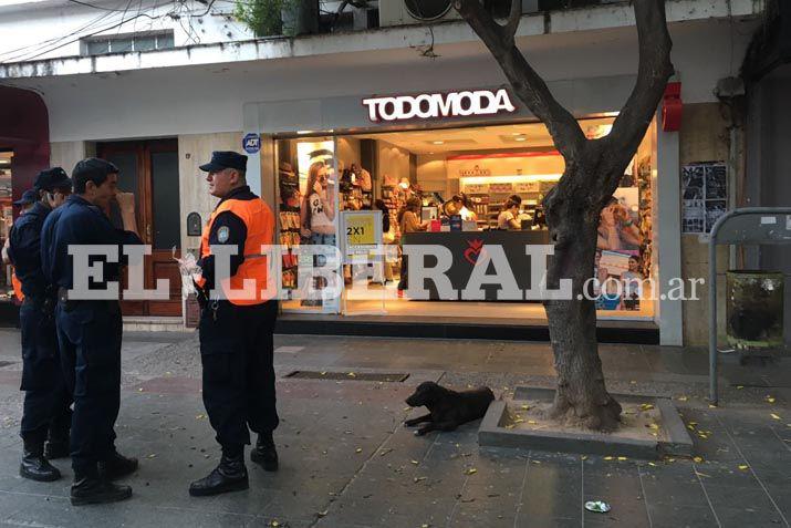 Numerosos efectivos policiales llegaron a la escena de la gresca de las alumnas 
