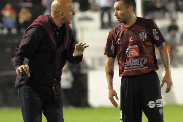 Fuentes se fue chocho con sus jugadores y pensando solo en Instituto