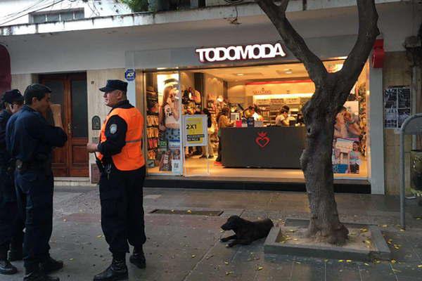 Una adolescente atacoacute e hirioacute a otra menor con una trincheta en pleno centro