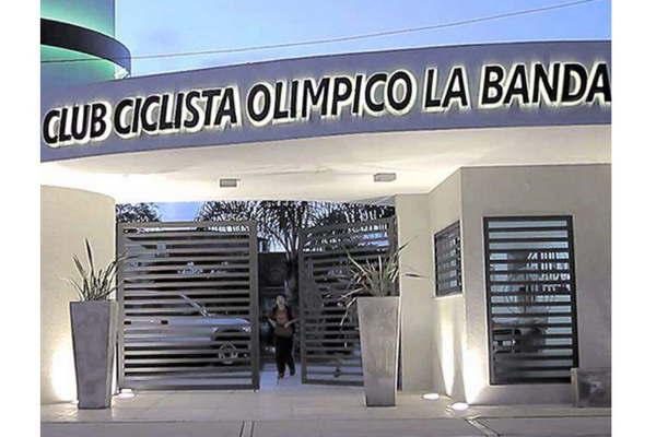 Organizan un Teacute Bingo Moda Show en el club Oliacutempico 