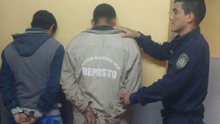 Tras allanamiento desbaratan banda que robaba y vendiacutea celulares