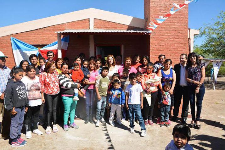 La Gobernadora recibió el saludo de los vecinos de Tajamar