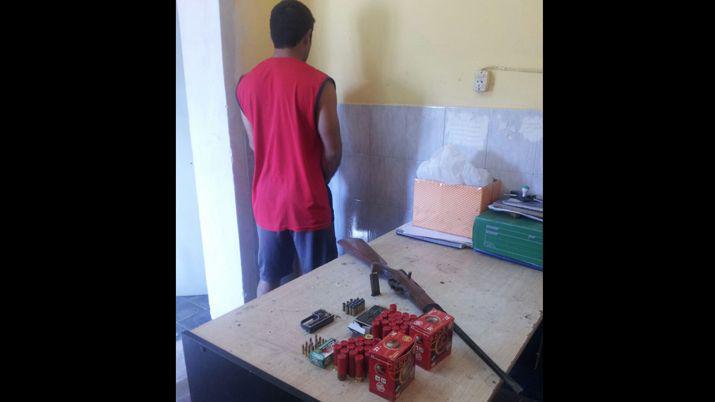 Capturan a un conocido delincuente que baleoacute al duentildeo de un campo