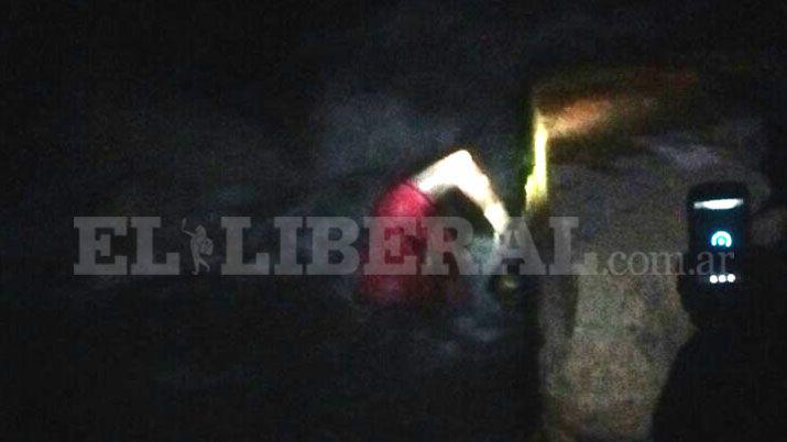 Numerosos efectivos policiales trabajaron en la escena del hecho