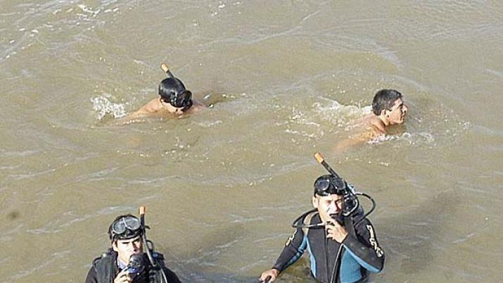 Desesperada buacutesqueda de un adolescente en el riacuteo Salado