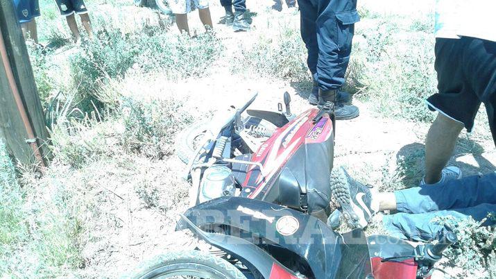 Derrapoacute con su moto y quedoacute inconsciente