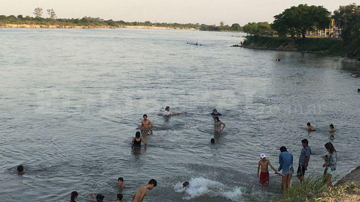 iexclQueacute calor de locos El Riacuteo Dulce fue una pileta para los santiaguentildeos