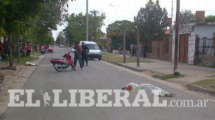 Fatalidad en La Banda- cayoacute de su moto y un camioacuten le pasoacute por encima