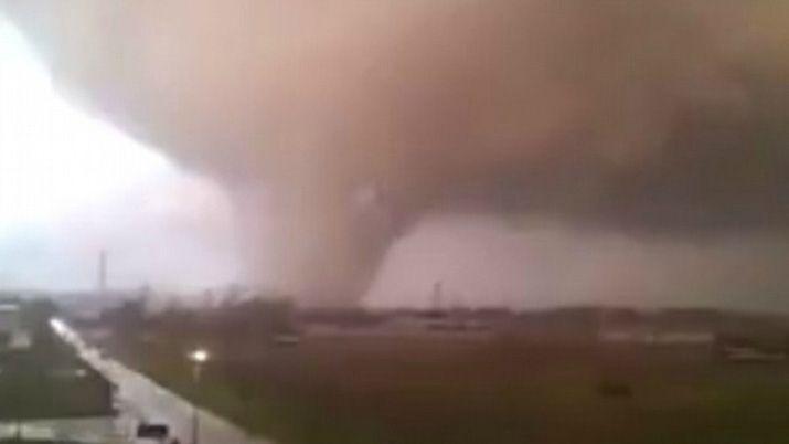 Roma padecioacute un fuerte tornado que le causoacute la muerte a dos personas