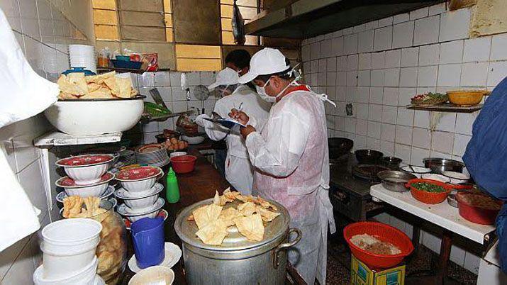 Refuerzan controles en comercios por falta de habilitacioacuten