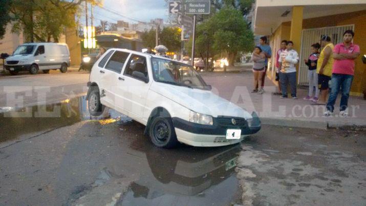 Terrible- un automoacutevil fue tragado por un pozo