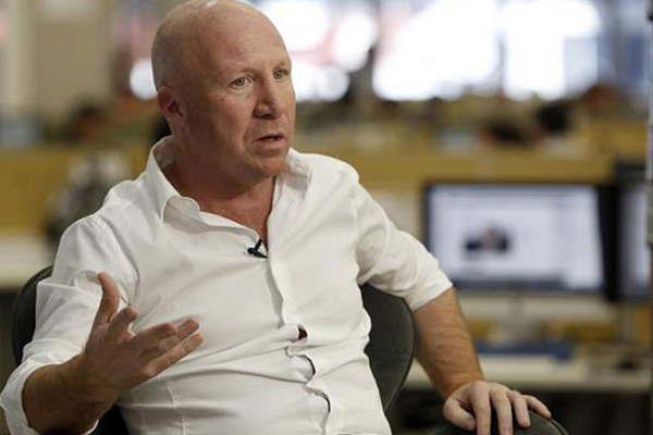 Carlos Mac Allister llega a Santiago para entregar subsidios a entidades deportivas