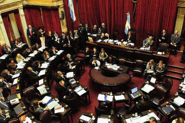 El Senado retoma hoy el debate por la reforma poliacutetica  con el voto electroacutenico en el centro de las discusiones