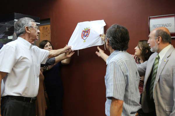 El doctor Carlos Loacutepez fue homenajeado  en la Universidad en el diacutea de su natalicio