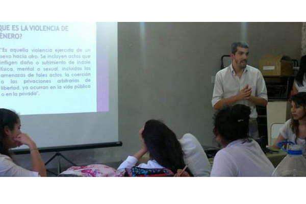 Impulsan poliacuteticas de prevencioacuten contra la violencia